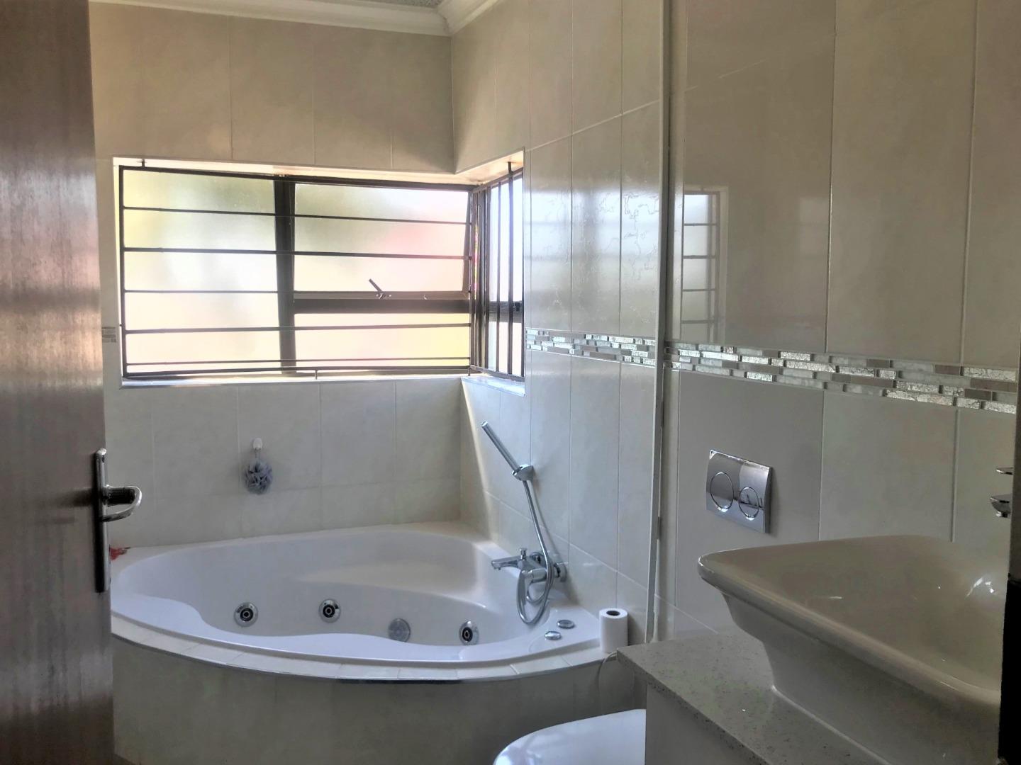 529484_bath1.jpg