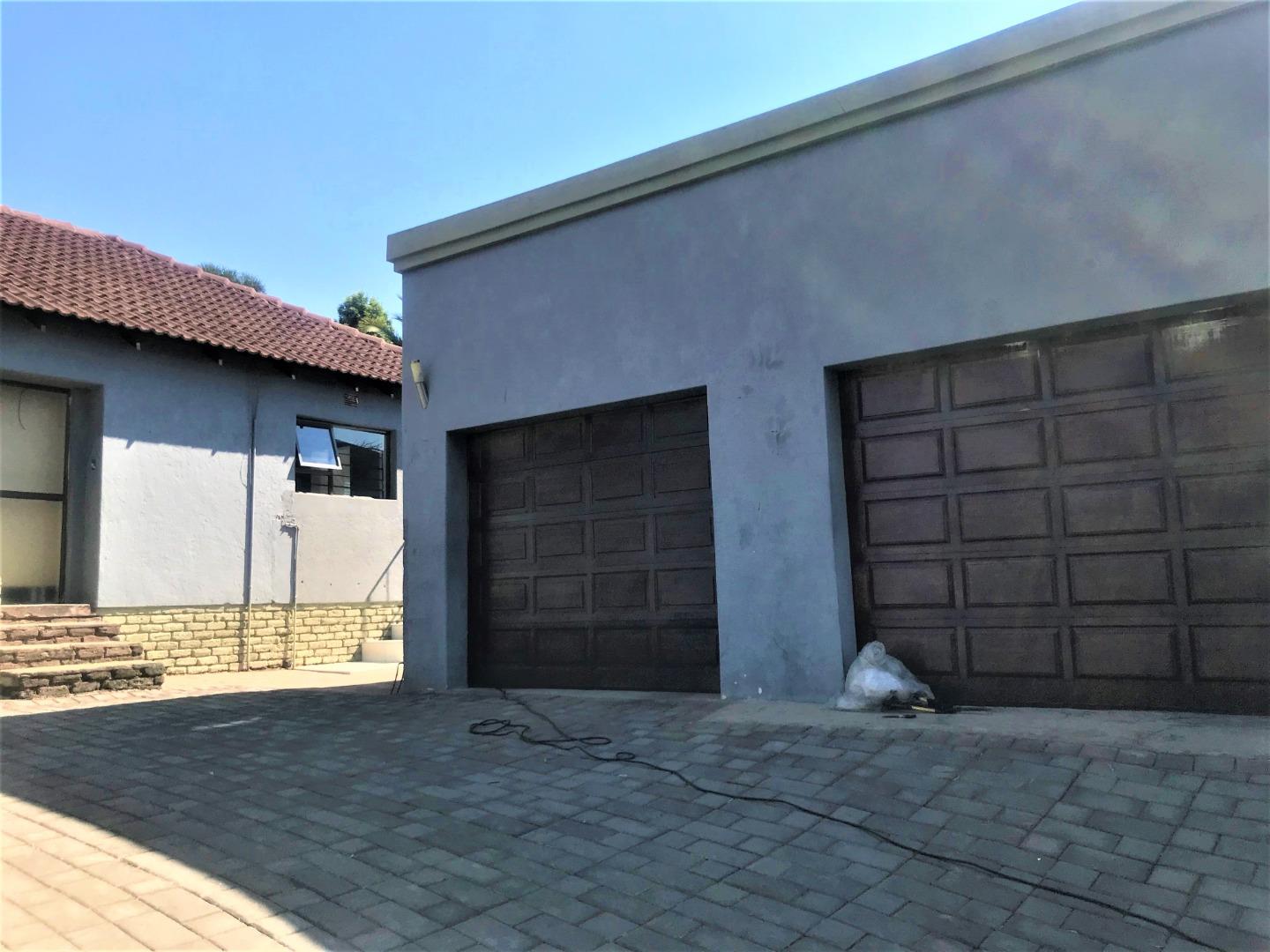 529484_garage.jpg