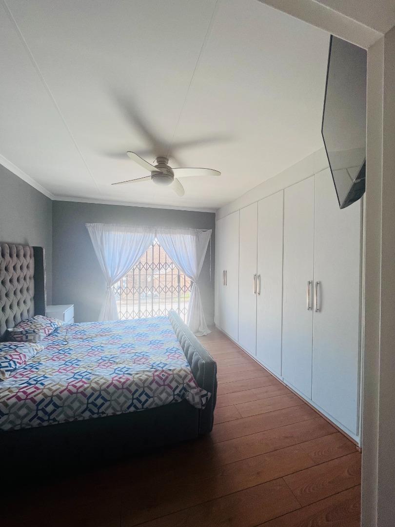703924_jmainbed2.jpg