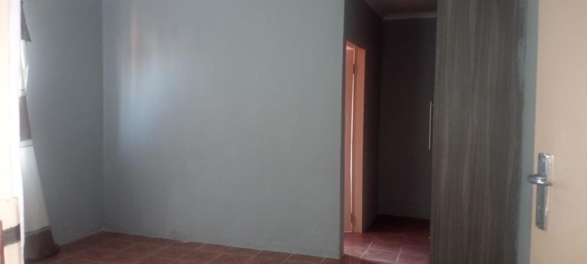 727597_14e.jpg